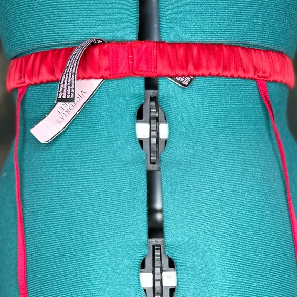 Victoria’s Secret Red Bow Lingerie Garter Belt XS/S/M/L - Picture 3 of 3